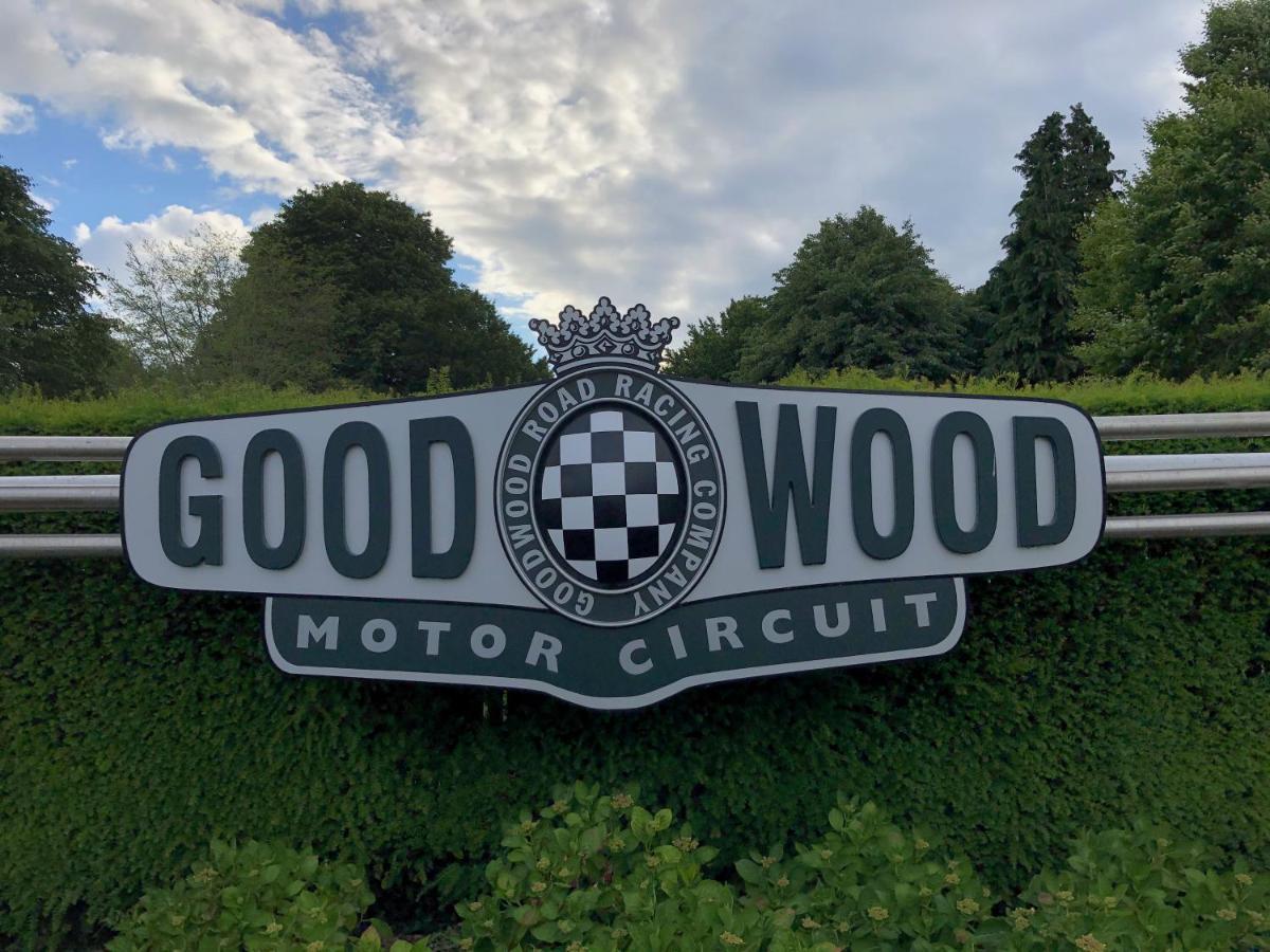 Flint House - Goodwood Events Bed and Breakfast Chichester Buitenkant foto